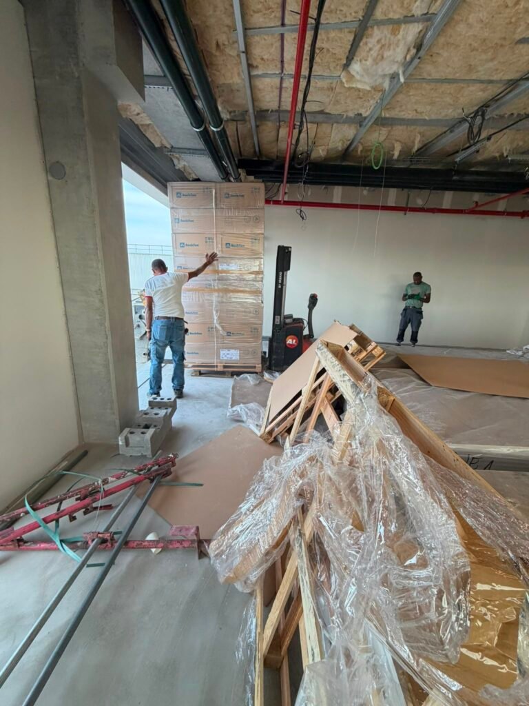 Manutention gerbeur chantier faux plafond Paris